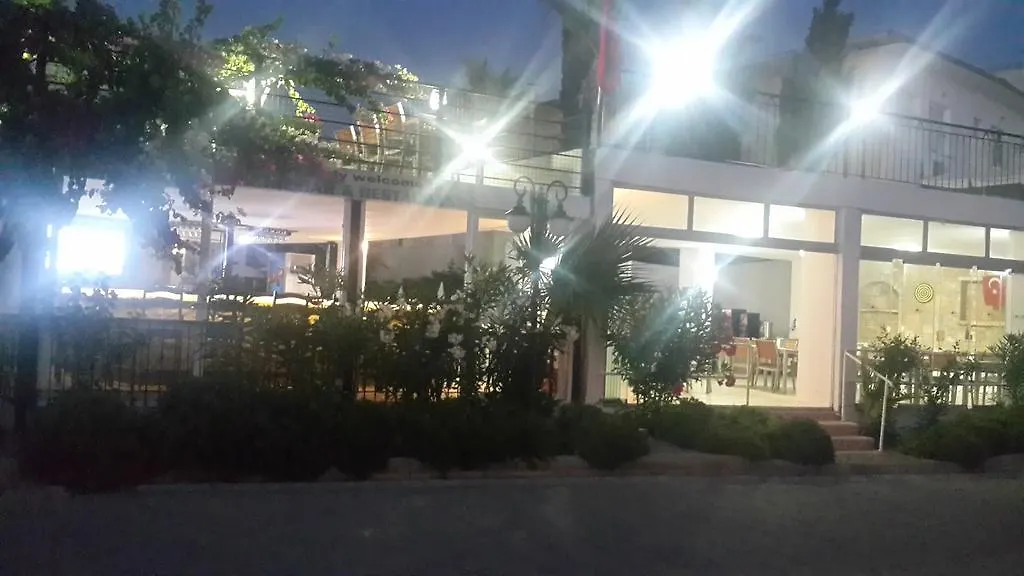 Cemre Hotel Turgutreis 2*,