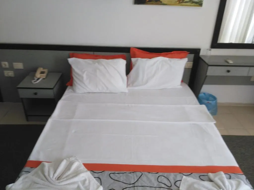 Cemre Hotel Turgutreis 2*,