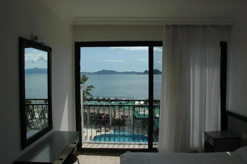 **  Cemre Hotel Turgutreis Turecko