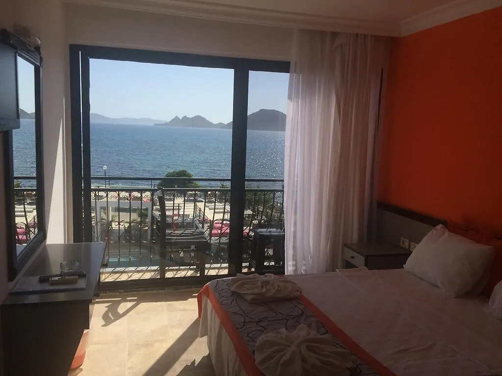 Cemre Hotel Turgutreis 2*,